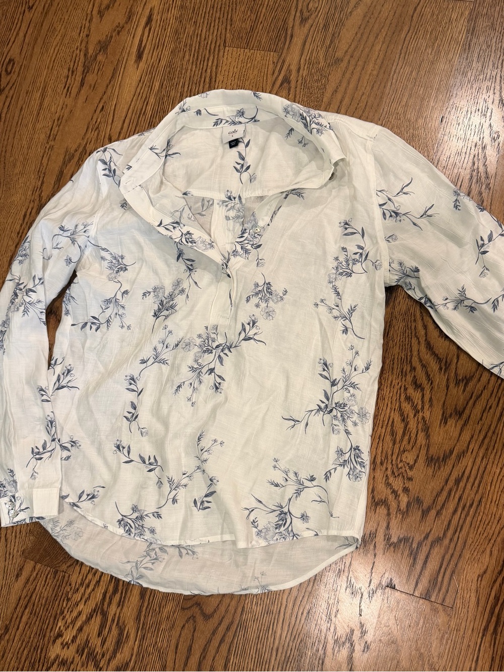Cabi long sleeve shirt with floral design